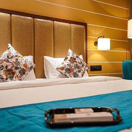 Hotel El Magnifico สุรัต ภายนอก รูปภาพ