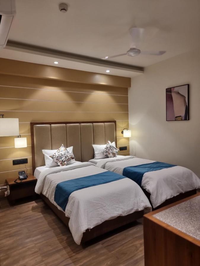 Hotel El Magnifico สุรัต ภายนอก รูปภาพ