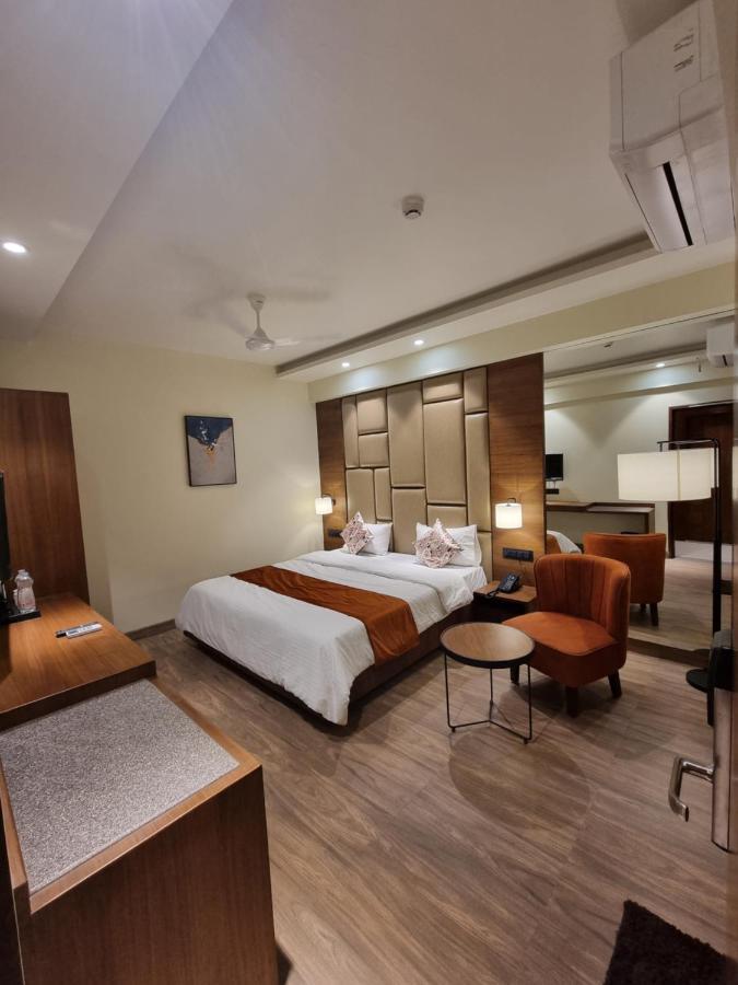 Hotel El Magnifico สุรัต ภายนอก รูปภาพ
