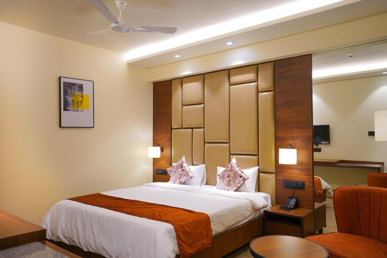 Hotel El Magnifico สุรัต ภายนอก รูปภาพ