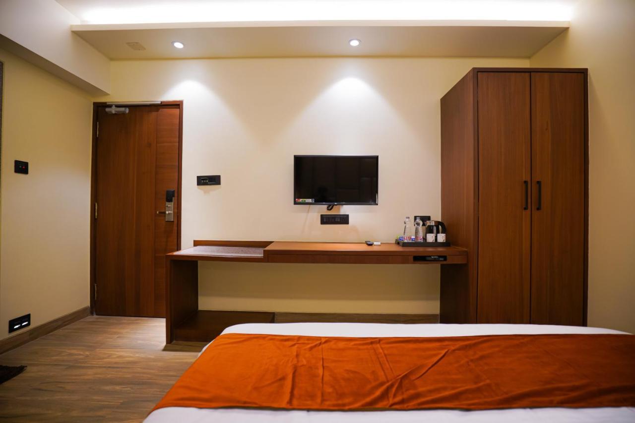 Hotel El Magnifico สุรัต ภายนอก รูปภาพ