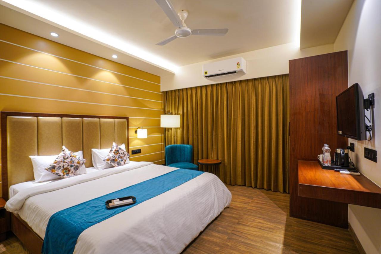 Hotel El Magnifico สุรัต ภายนอก รูปภาพ